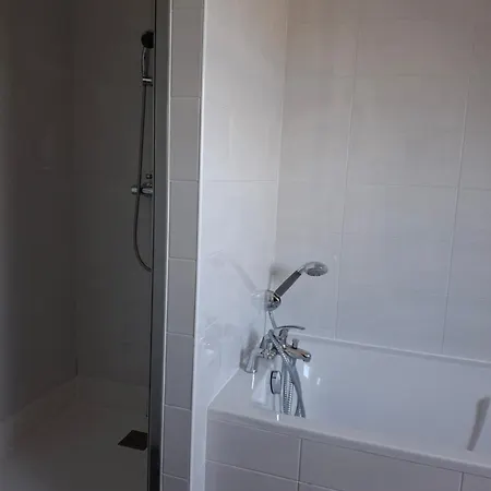 Maison Moderne Proche Morgat بيت للعطل كروزون